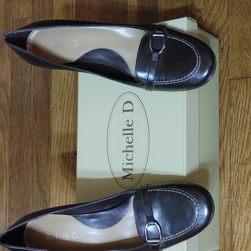 MICHELLE D size 7.5 chocolate brown pump